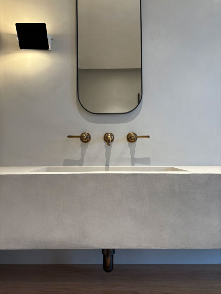 Microcement sink and tadelakt walls in 'Stone Quartz', Decor Surface Finishes