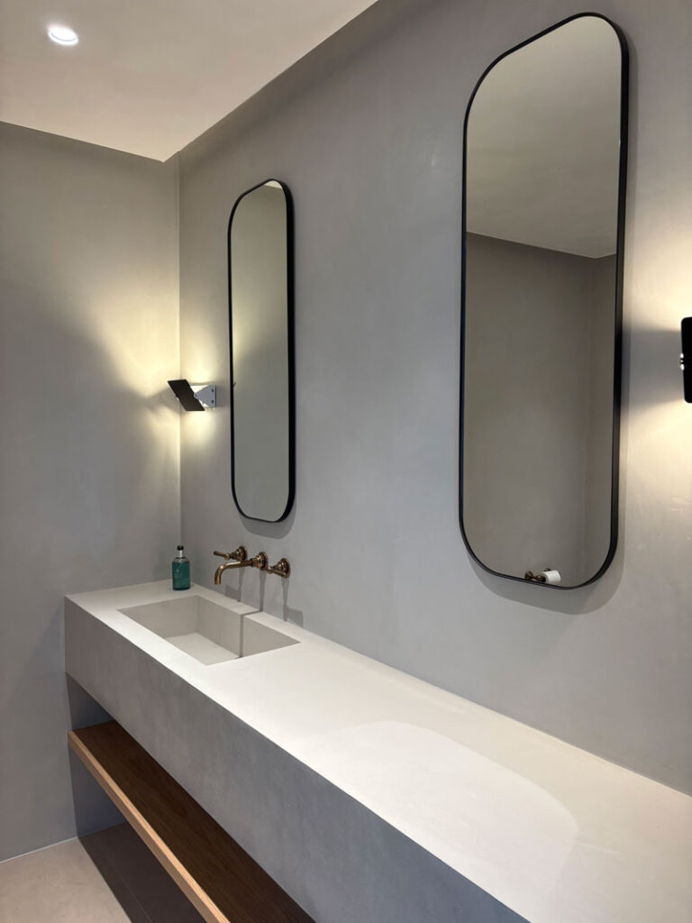 Microcement sink and tadelakt walls in 'Stone Quartz', Decor Surface Finishes